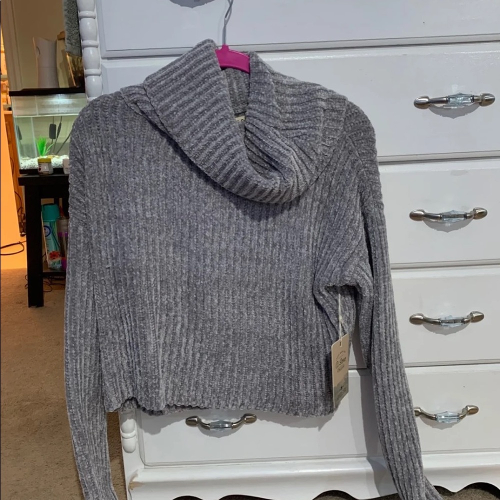 Crop sweater. NWT